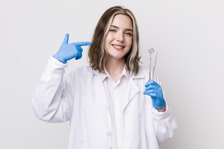Dental hygienist preparing for a cleaning